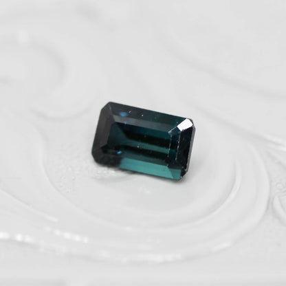 ラグーントルマリン 0.69ct エメラルドカット 6.3mm×3.9mm×3.2mm【MJ3131】