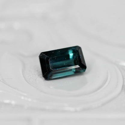 ラグーントルマリン 0.69ct エメラルドカット 6.3mm×3.9mm×3.2mm【MJ3131】