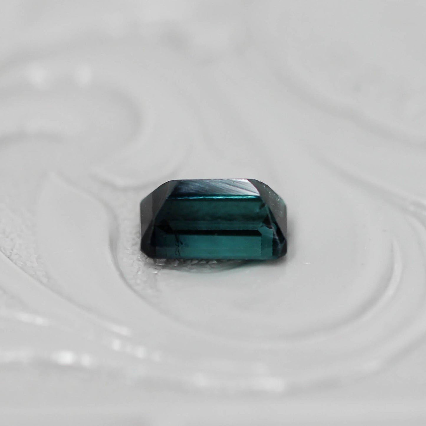 ラグーントルマリン 0.69ct エメラルドカット 6.3mm×3.9mm×3.2mm【MJ3131】