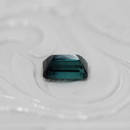 ラグーントルマリン 0.69ct エメラルドカット 6.3mm×3.9mm×3.2mm【MJ3131】