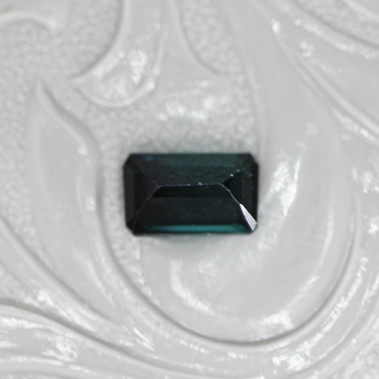 ラグーントルマリン 0.69ct エメラルドカット 6.3mm×3.9mm×3.2mm【MJ3131】