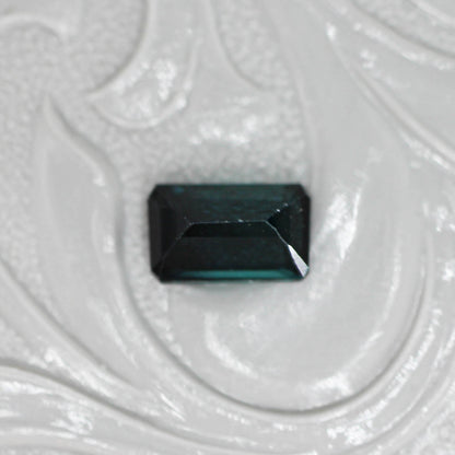ラグーントルマリン 0.69ct エメラルドカット 6.3mm×3.9mm×3.2mm【MJ3131】