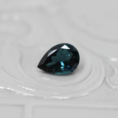ラグーントルマリン 0.71ct ペアシェイプカット 7.0mm×5.0mm×3.2mm【MJ3132】