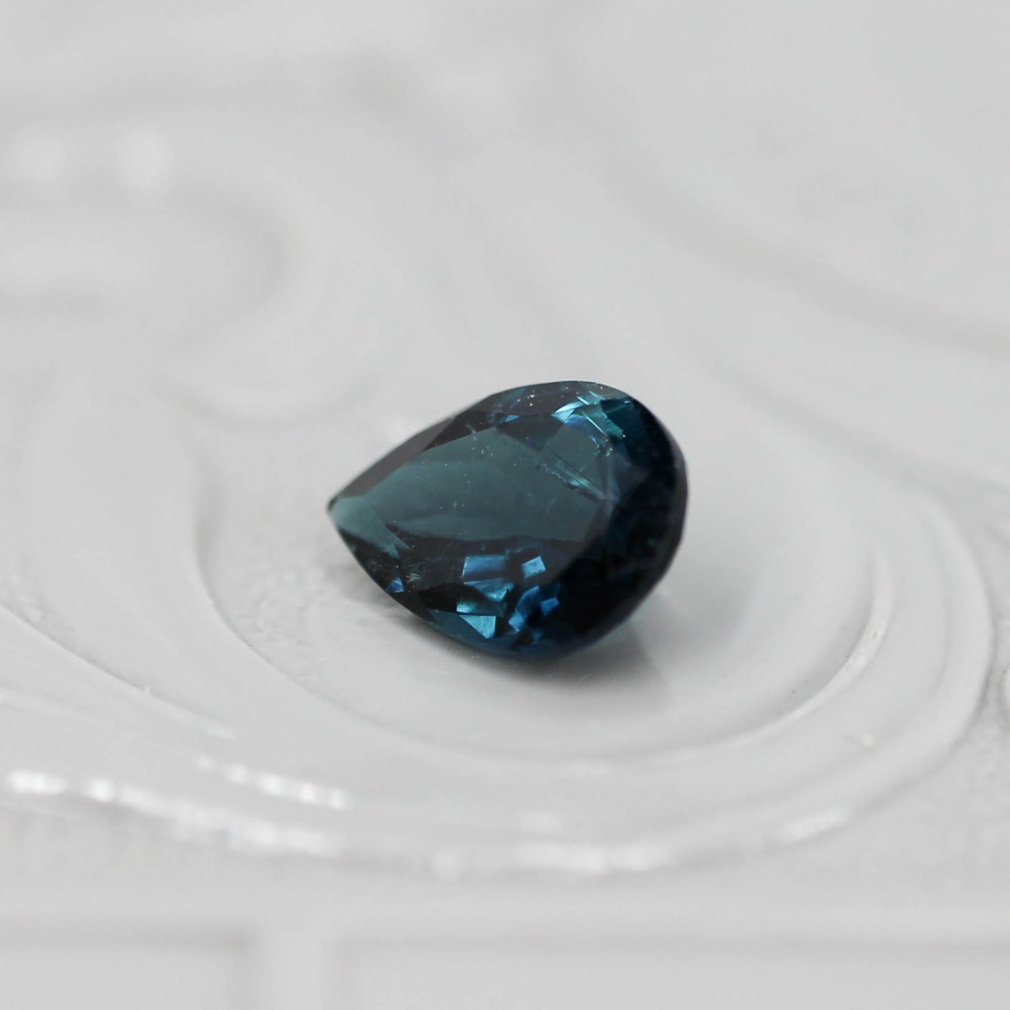 ラグーントルマリン 0.71ct ペアシェイプカット 7.0mm×5.0mm×3.2mm【MJ3132】