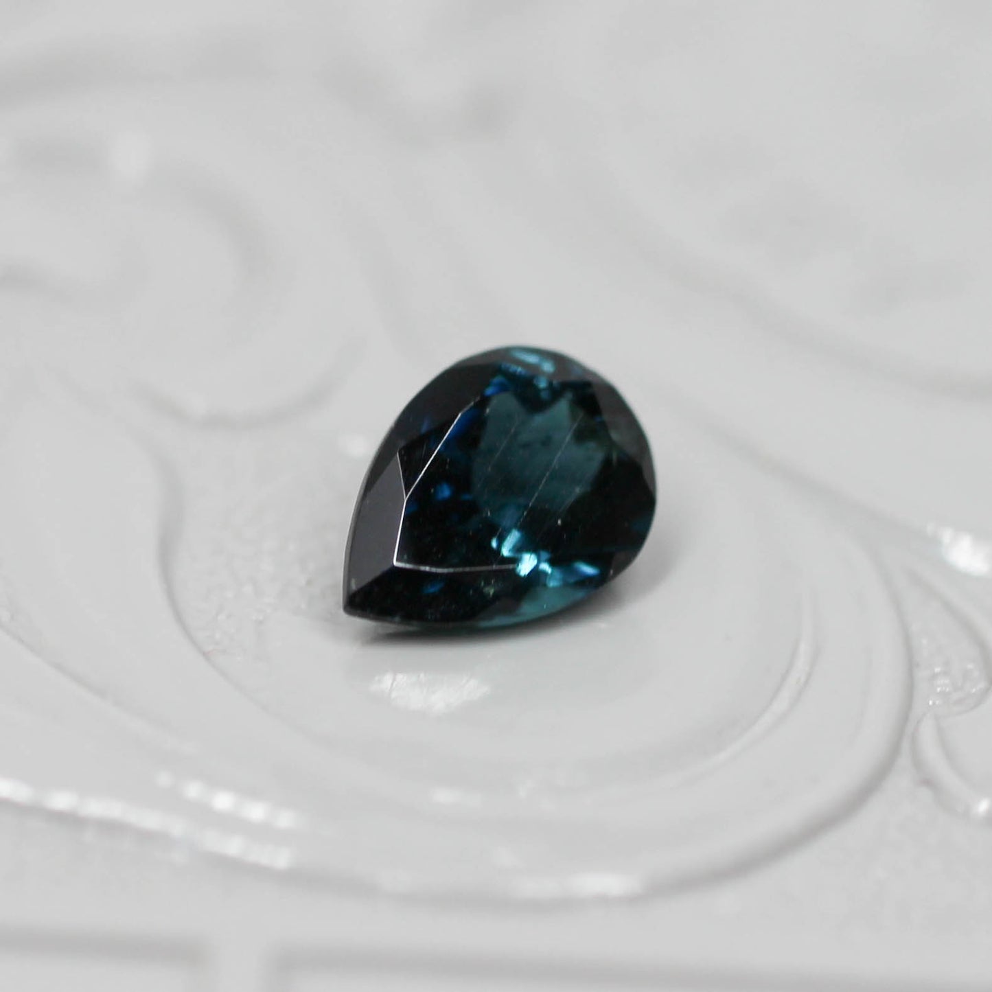 ラグーントルマリン 0.71ct ペアシェイプカット 7.0mm×5.0mm×3.2mm【MJ3132】