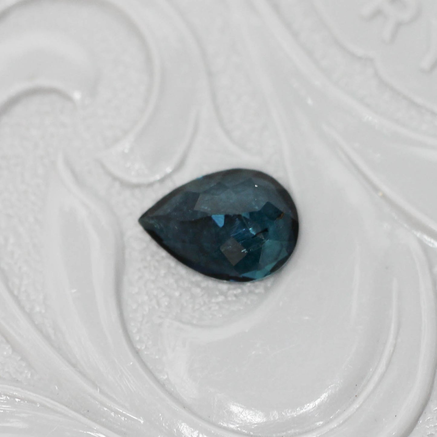 ラグーントルマリン 0.71ct ペアシェイプカット 7.0mm×5.0mm×3.2mm【MJ3132】