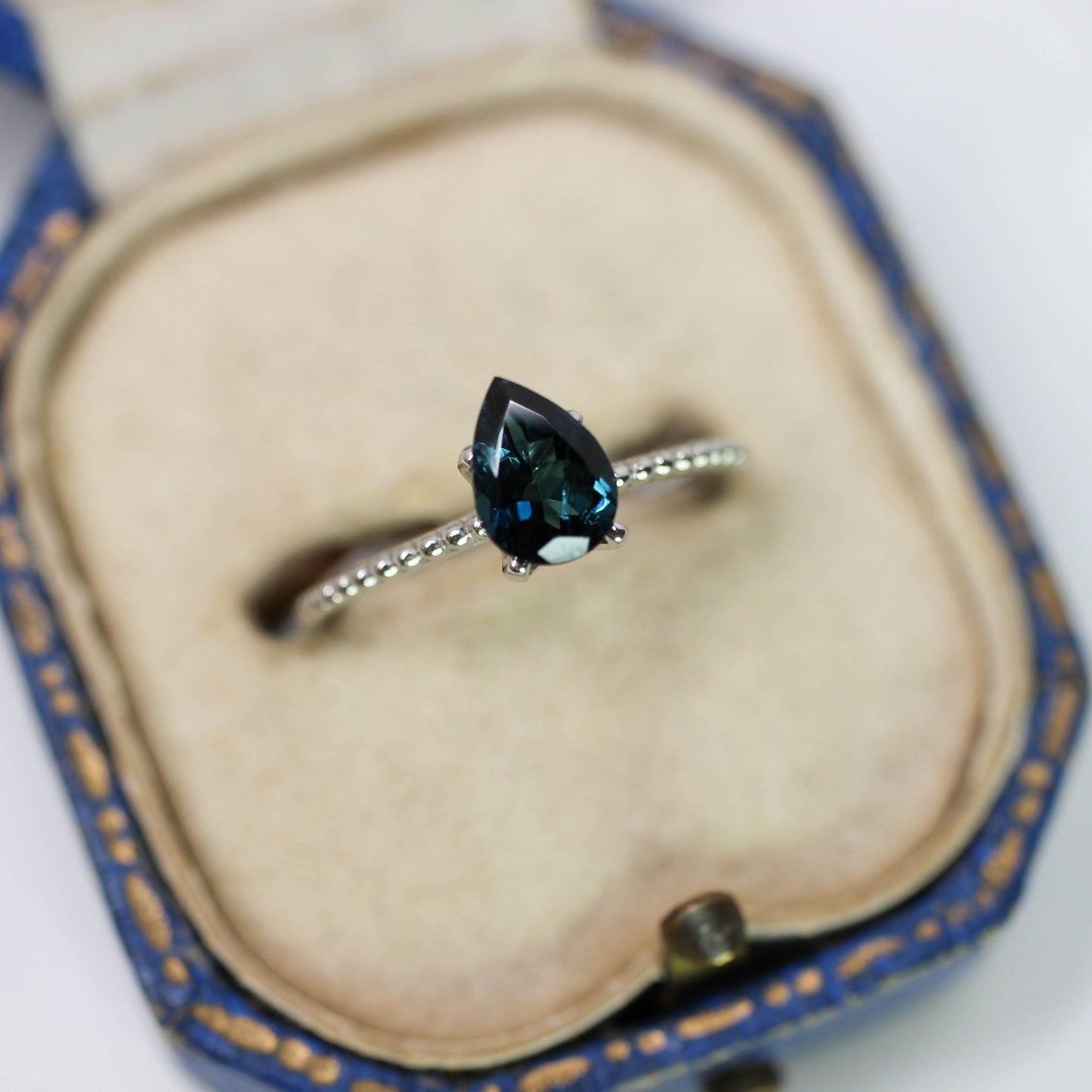 ラグーントルマリン 0.71ct ペアシェイプカット 7.0mm×5.0mm×3.2mm【MJ3132】