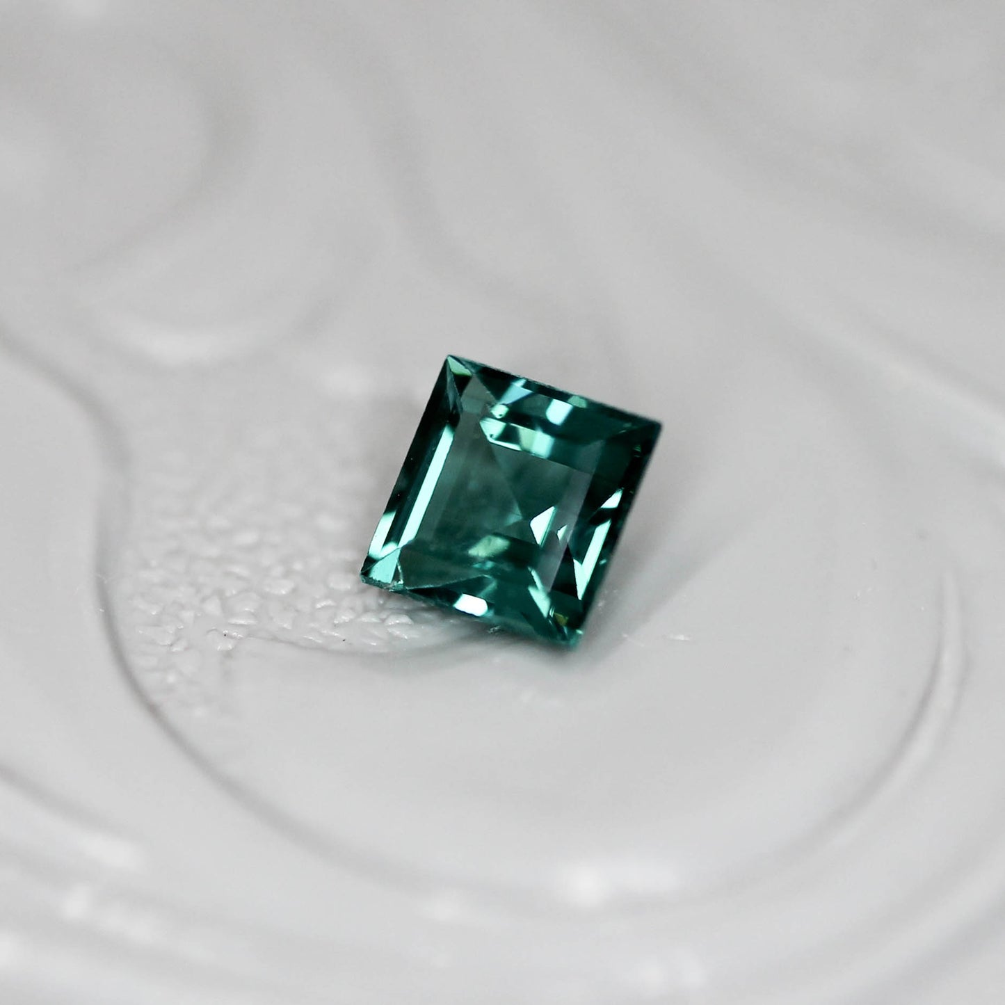 ラグーントルマリン 0.24ct スクエアカット 3.5mm×3.5mm×2.3mm【MJ3124】