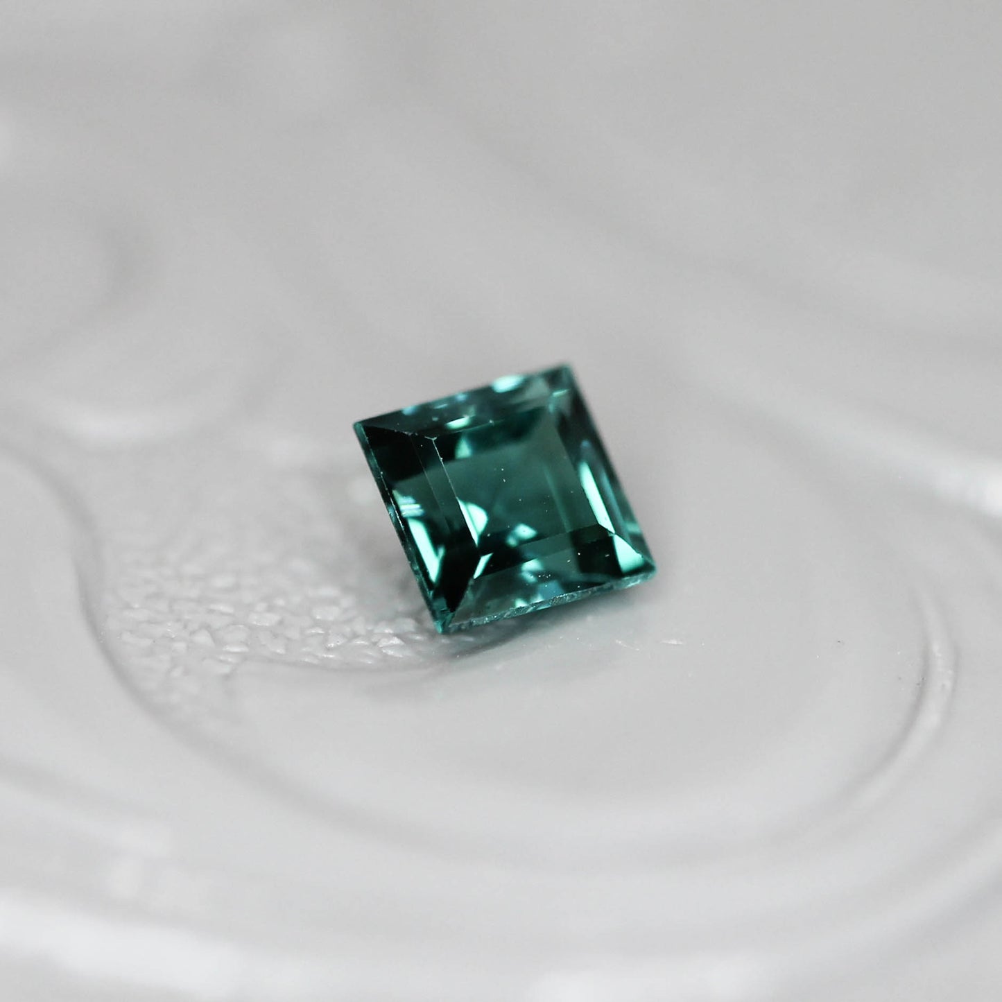 ラグーントルマリン 0.24ct スクエアカット 3.5mm×3.5mm×2.3mm【MJ3124】