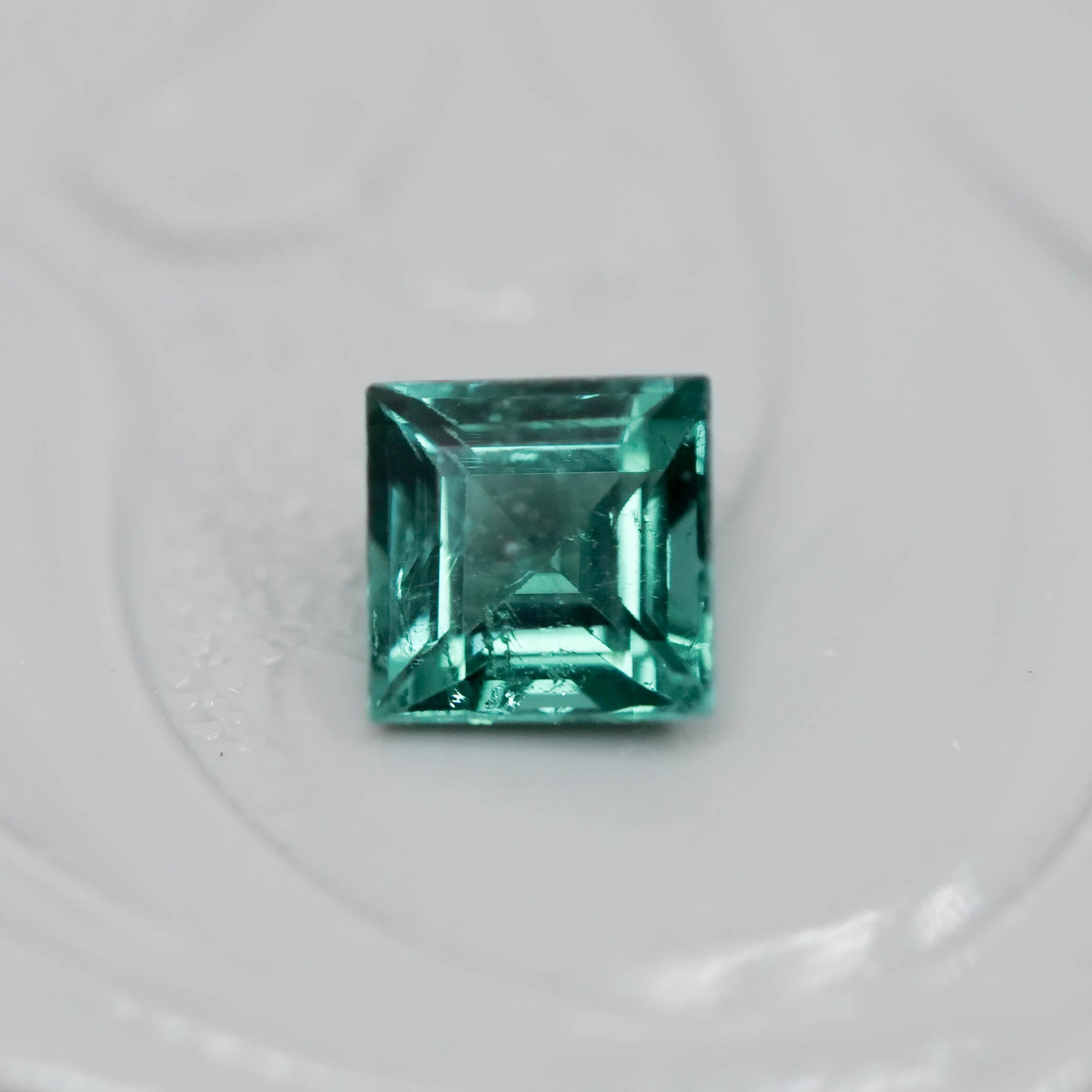 1884. トルマリンスクエアカット15本連売り ラグーントルマリン 0.33ct スクエアカット 3.9mm×3.9mm×2.6mm【MJ3125