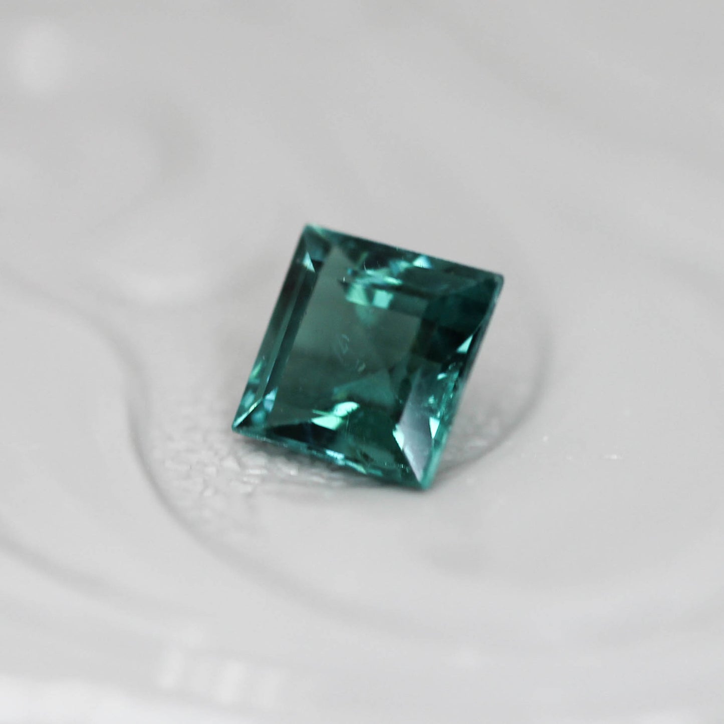 ラグーントルマリン 0.33ct スクエアカット 3.9mm×3.9mm×2.6mm【MJ3125】