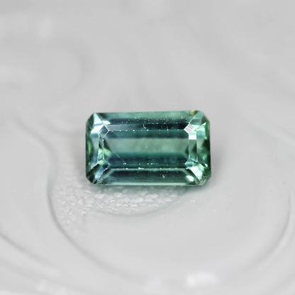シーフォームトルマリン 0.66ct エメラルドカット 6.2mm×3.7mm×3.0mm【MJ3126】
