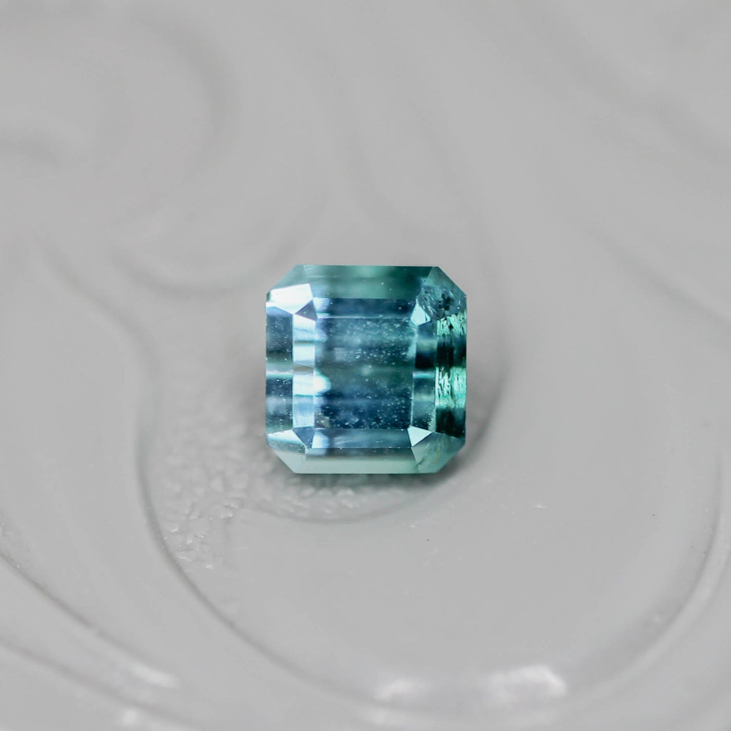 シーフォーム バイカラートルマリン 0.53ct エメラルドカット 4.2mm×4.1mm×3.5mm【MJ3127】