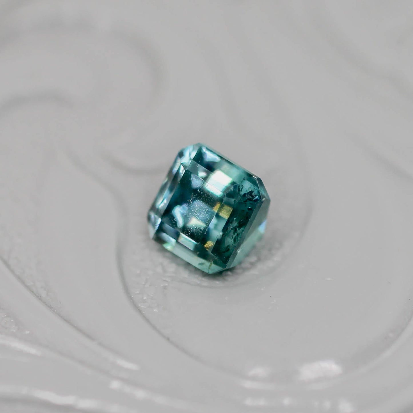 シーフォーム バイカラートルマリン 0.53ct エメラルドカット 4.2mm×4.1mm×3.5mm【MJ3127】