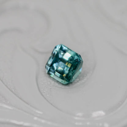 シーフォーム バイカラートルマリン 0.53ct エメラルドカット 4.2mm×4.1mm×3.5mm【MJ3127】