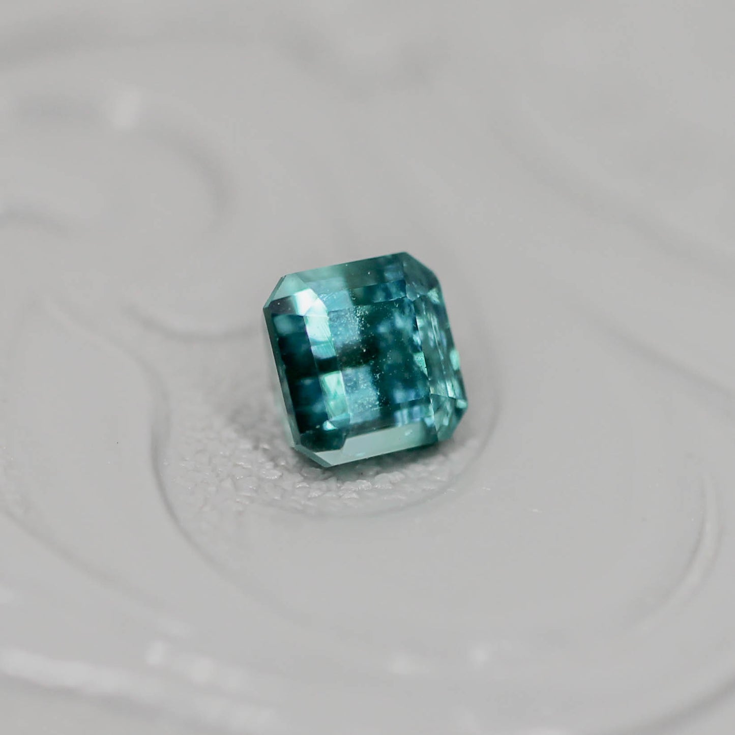 シーフォーム バイカラートルマリン 0.53ct エメラルドカット 4.2mm×4.1mm×3.5mm【MJ3127】
