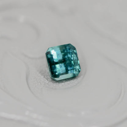シーフォーム バイカラートルマリン 0.53ct エメラルドカット 4.2mm×4.1mm×3.5mm【MJ3127】