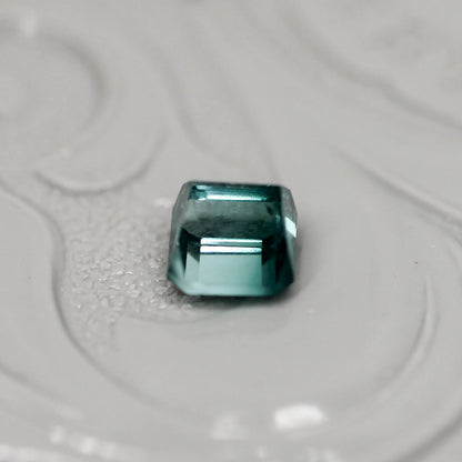 シーフォーム バイカラートルマリン 0.53ct エメラルドカット 4.2mm×4.1mm×3.5mm【MJ3127】