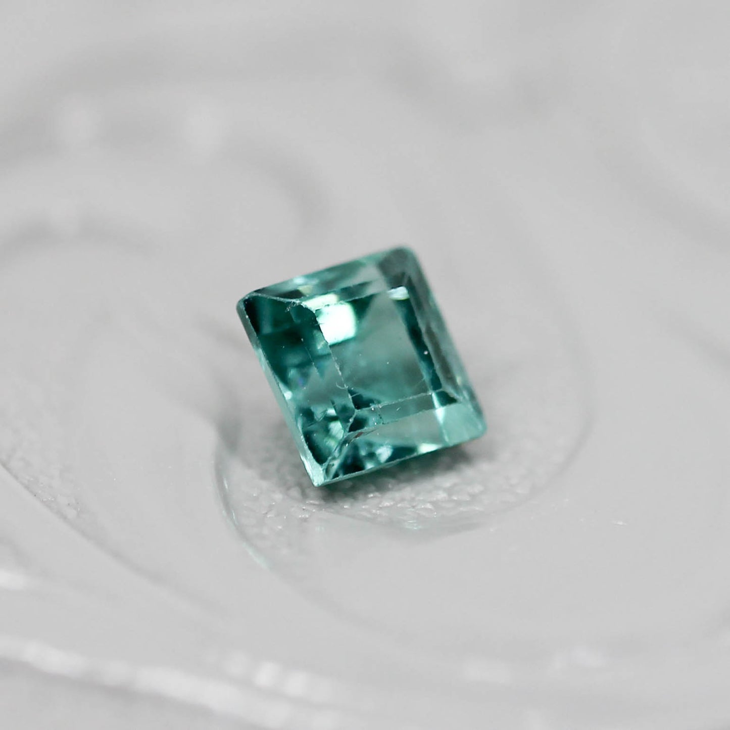 シーフォームトルマリン 0.49ct スクエアカット 4.3mm×4.1mm×3.2mm【MJ3128】
