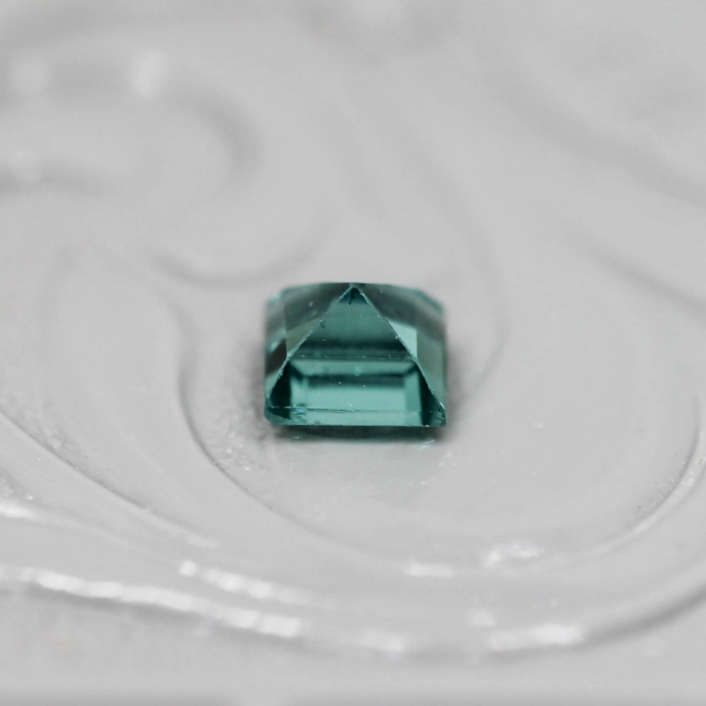 シーフォームトルマリン 0.49ct スクエアカット 4.3mm×4.1mm×3.2mm【MJ3128】