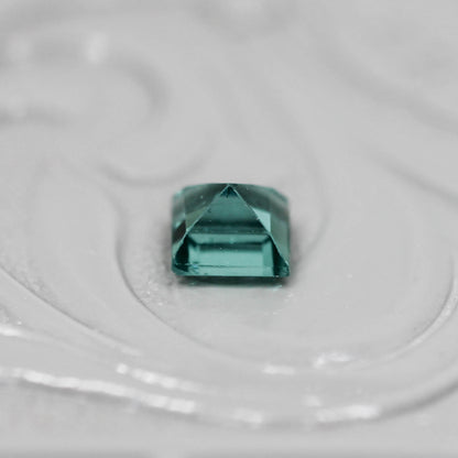 シーフォームトルマリン 0.49ct スクエアカット 4.3mm×4.1mm×3.2mm【MJ3128】