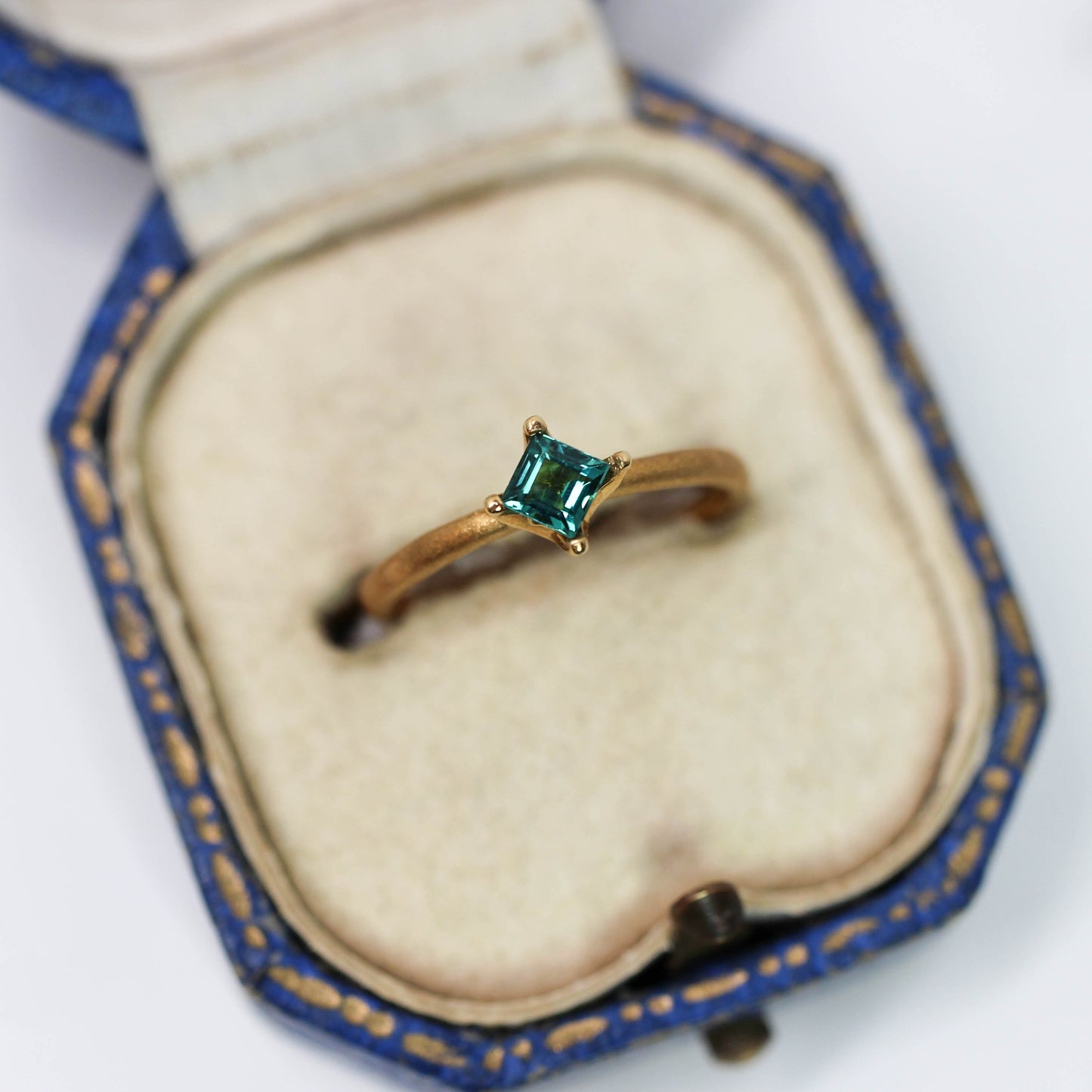 ラグーントルマリン 0.24ct スクエアカット 3.5mm×3.5mm×2.3mm【MJ3124】