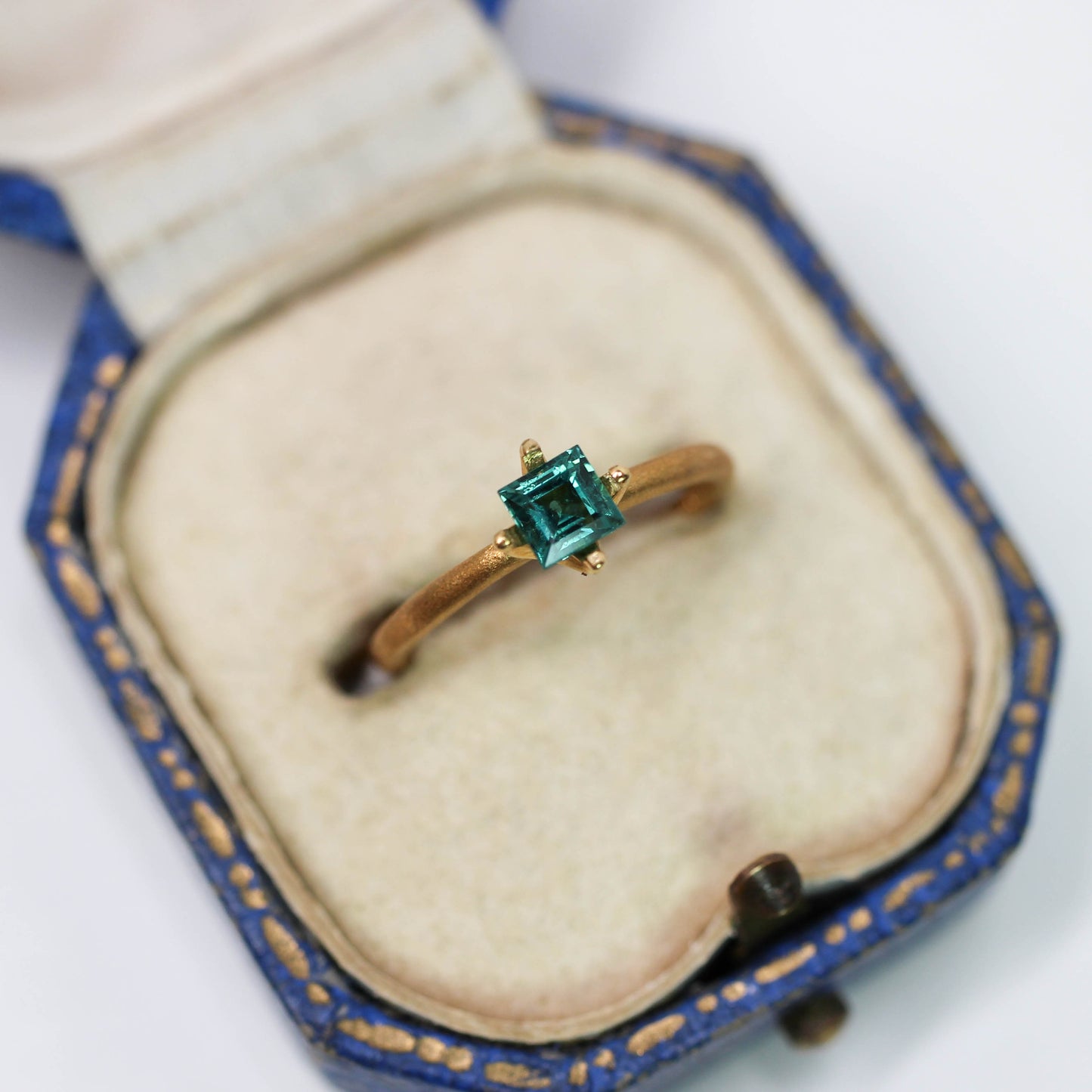 ラグーントルマリン 0.33ct スクエアカット 3.9mm×3.9mm×2.6mm【MJ3125】