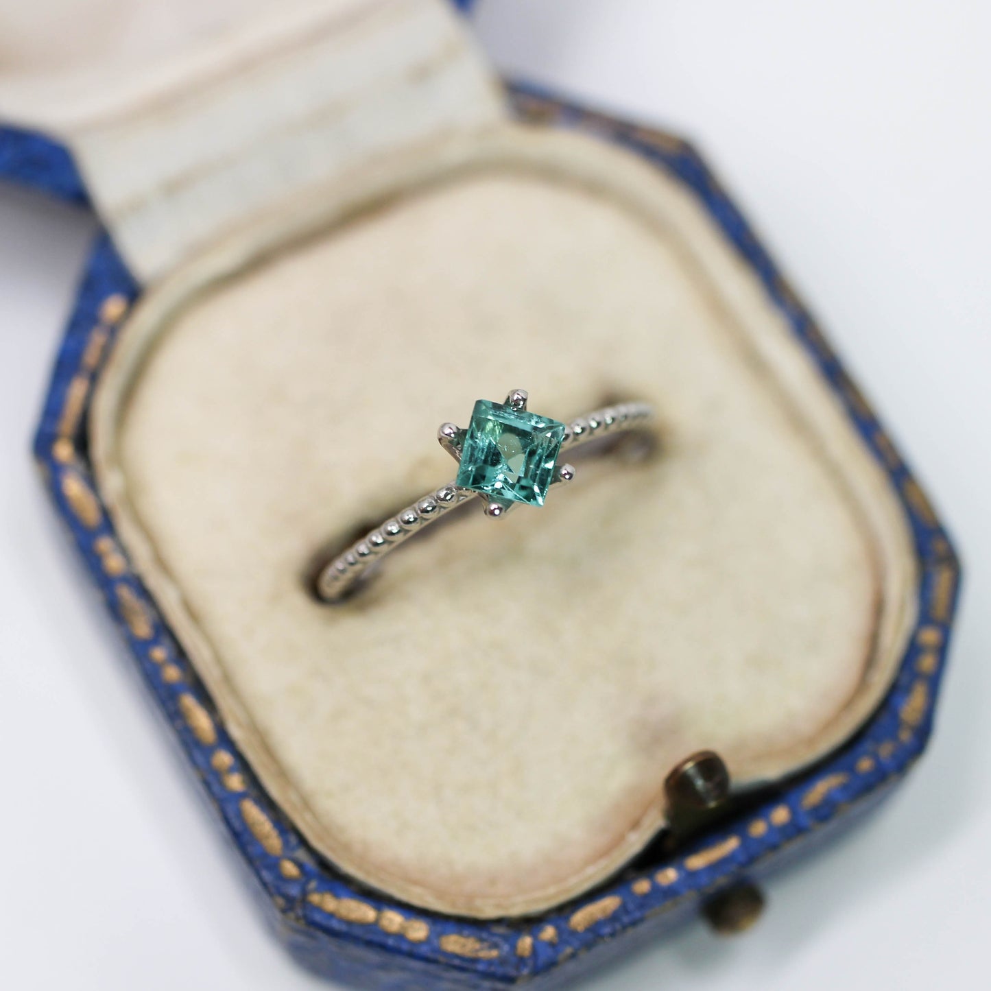 シーフォームトルマリン 0.49ct スクエアカット 4.3mm×4.1mm×3.2mm【MJ3128】