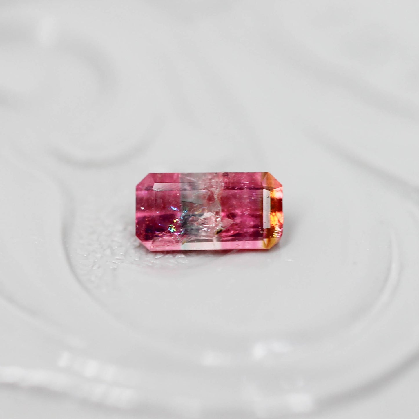 パーティーカラードトルマリン 0.27ct エメラルドカット 5.3mm×2.8mm×2.0mm【MJ3133】