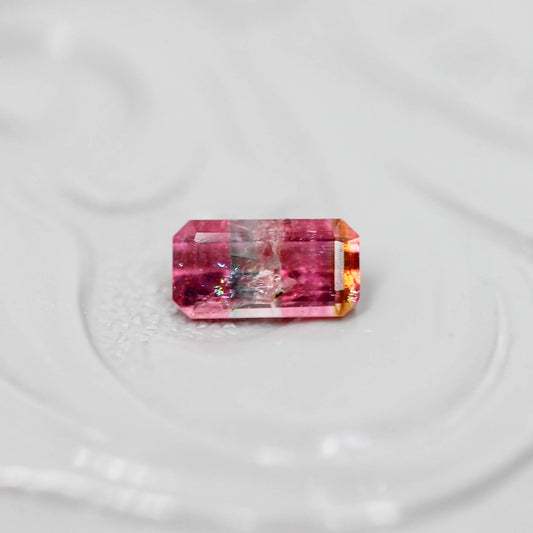 パーティーカラードトルマリン 0.27ct エメラルドカット 5.3mm×2.8mm×2.0mm【MJ3133】