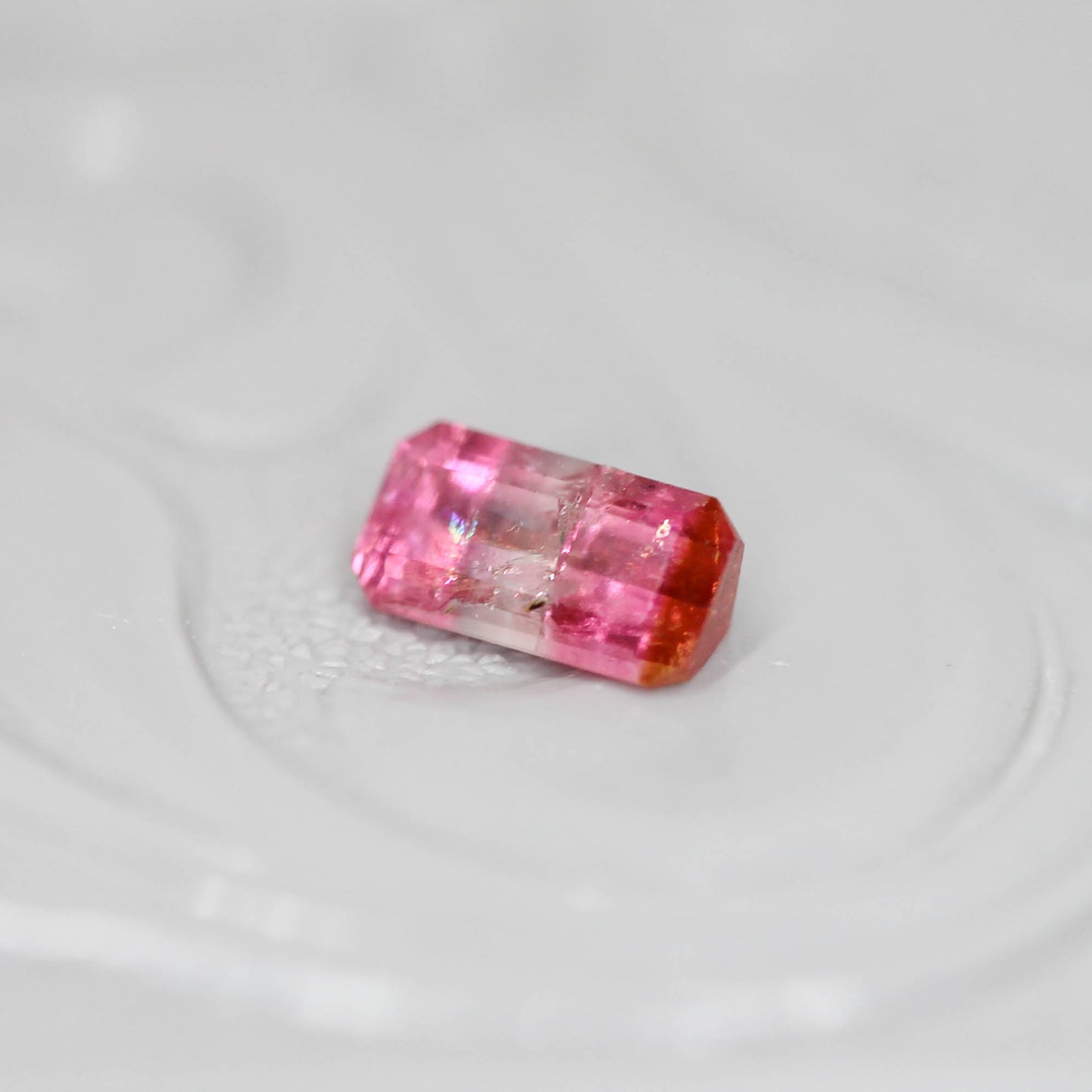 パーティーカラードトルマリン 0.27ct エメラルドカット 5.3mm×2.8mm×2.0mm【MJ3133】