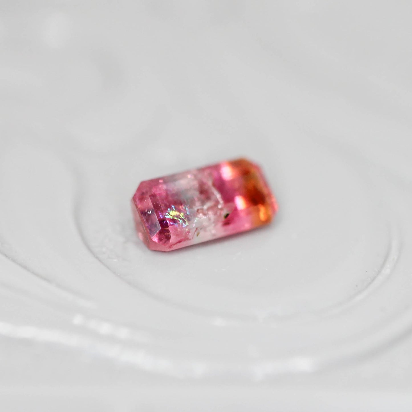 パーティーカラードトルマリン 0.27ct エメラルドカット 5.3mm×2.8mm×2.0mm【MJ3133】