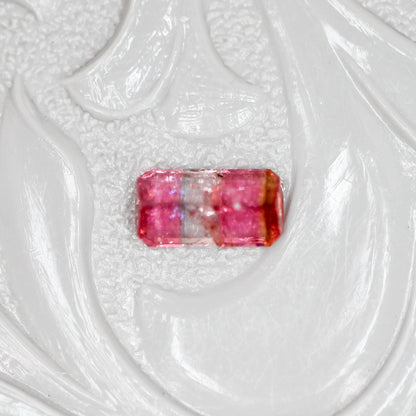 パーティーカラードトルマリン 0.27ct エメラルドカット 5.3mm×2.8mm×2.0mm【MJ3133】