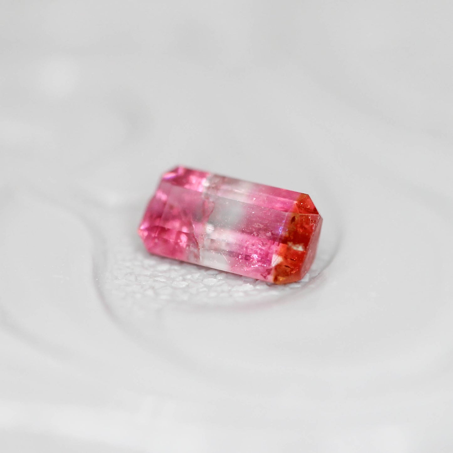 パーティーカラードトルマリン 0.27ct エメラルドカット 5.4mm×2.9mm×1.9mm【MJ3134】