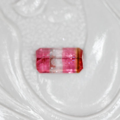 パーティーカラードトルマリン 0.27ct エメラルドカット 5.4mm×2.9mm×1.9mm【MJ3134】
