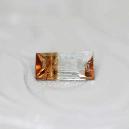 バイカラートルマリン 0.37ct スクエアカット 6.2mm×3.1mm×2.2mm【MJ3135】