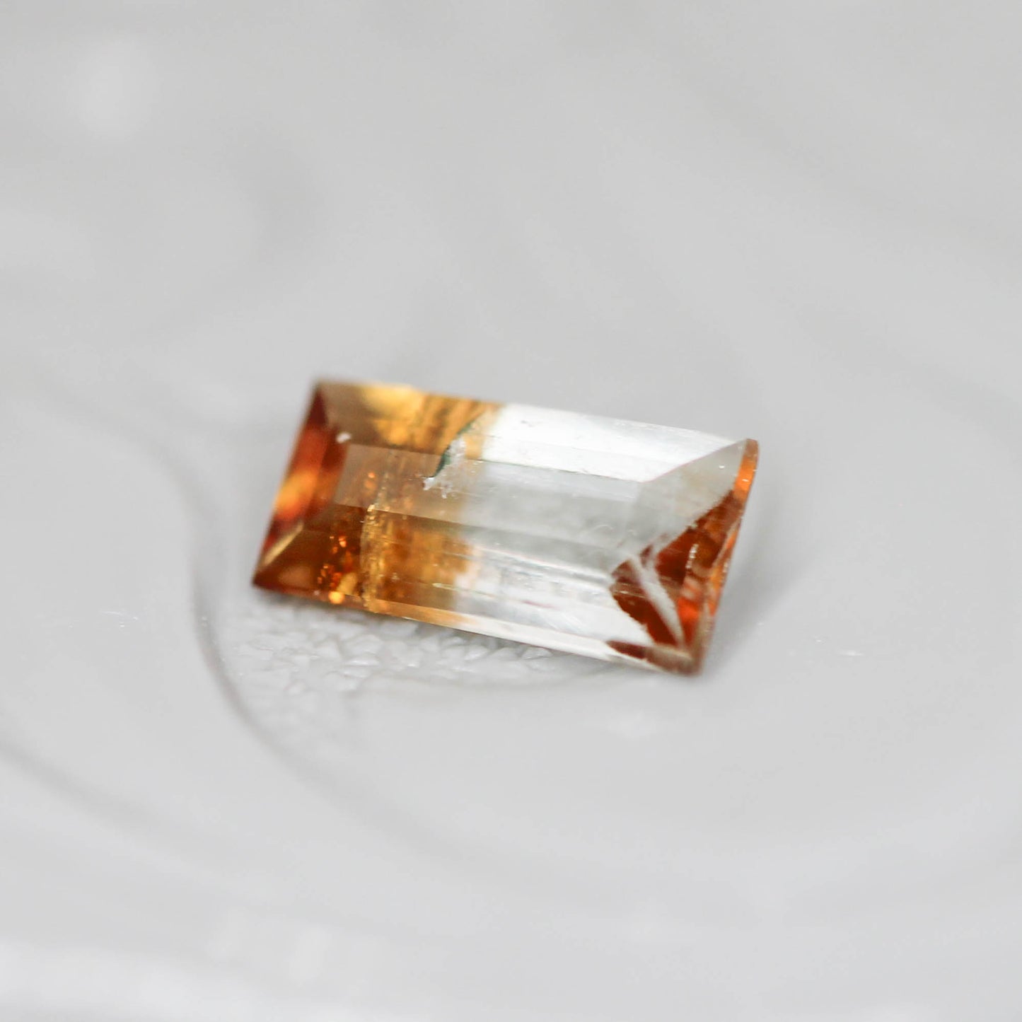 バイカラートルマリン 0.37ct スクエアカット 6.2mm×3.1mm×2.2mm【MJ3135】
