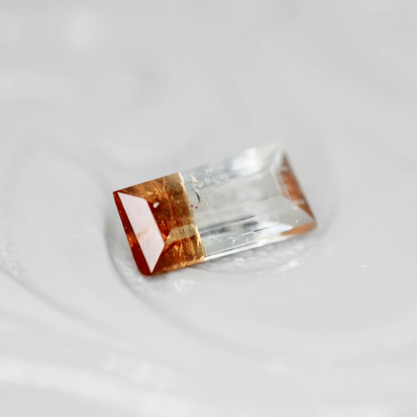 バイカラートルマリン 0.37ct スクエアカット 6.2mm×3.1mm×2.2mm【MJ3135】