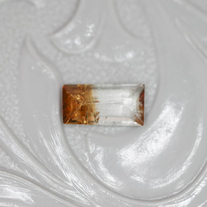 バイカラートルマリン 0.37ct スクエアカット 6.2mm×3.1mm×2.2mm【MJ3135】