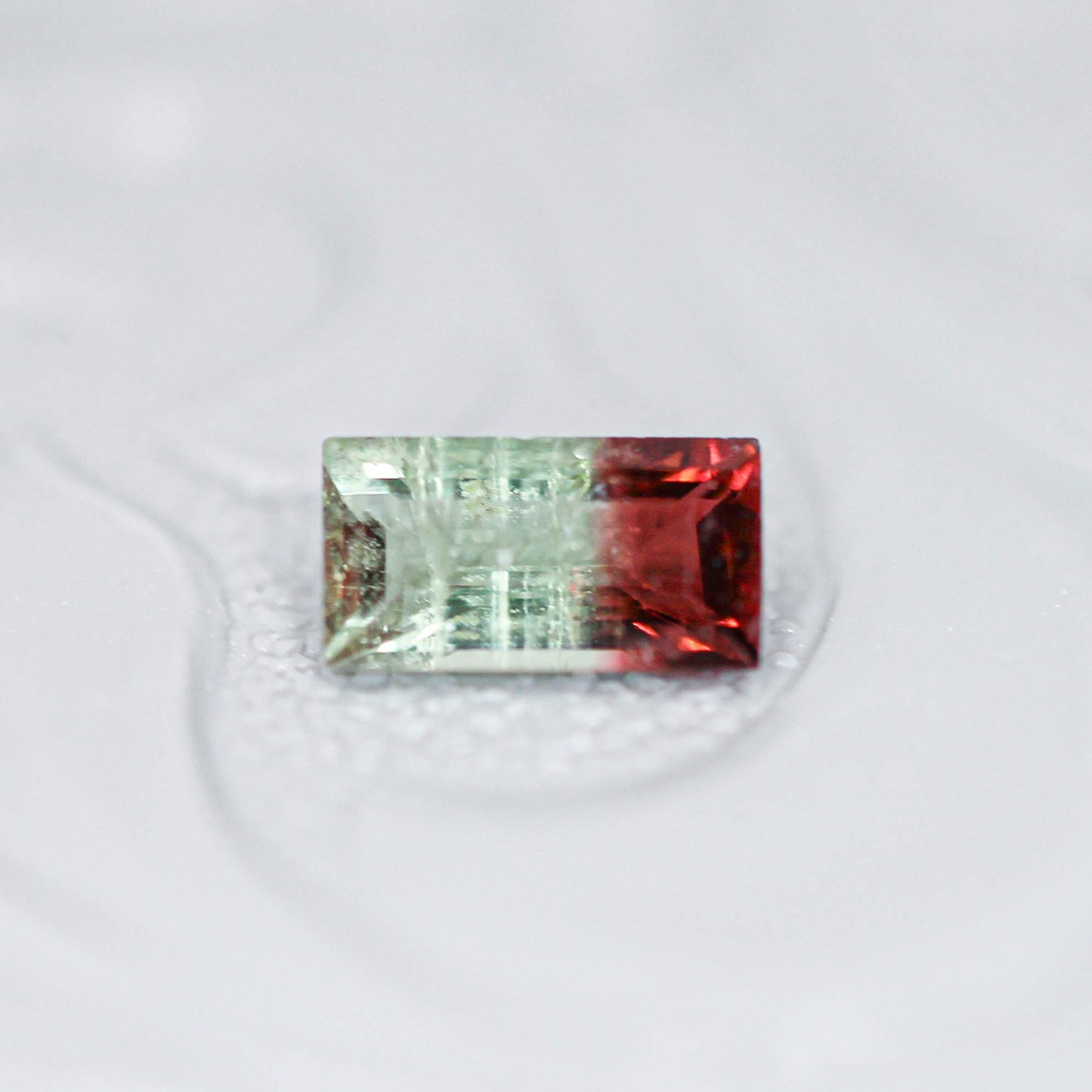 バイカラートルマリン 0.28ct スクエアカット 5.2mm×2.8mm×2.0mm【MJ3136】