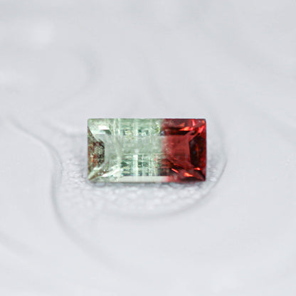 バイカラートルマリン 0.28ct スクエアカット 5.2mm×2.8mm×2.0mm【MJ3136】