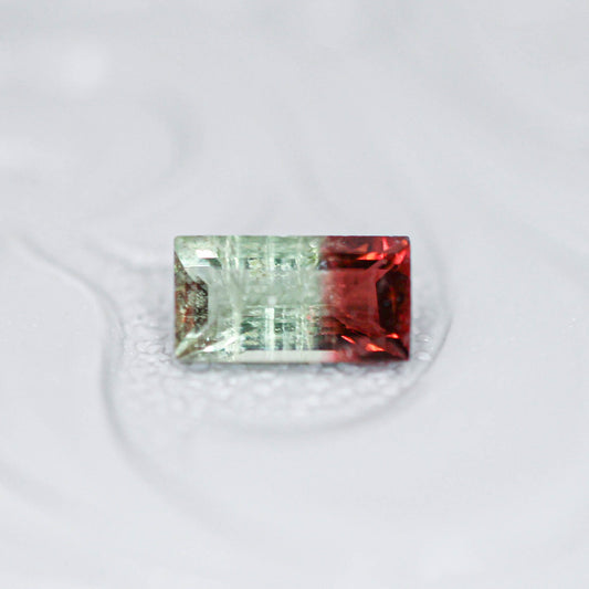 バイカラートルマリン 0.28ct スクエアカット 5.2mm×2.8mm×2.0mm【MJ3136】