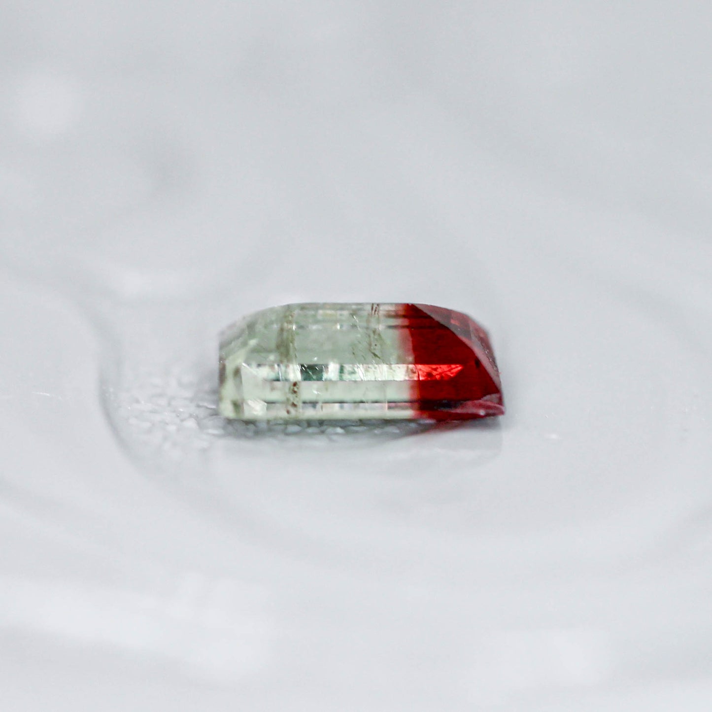 バイカラートルマリン 0.28ct スクエアカット 5.2mm×2.8mm×2.0mm【MJ3136】