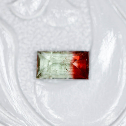 バイカラートルマリン 0.28ct スクエアカット 5.2mm×2.8mm×2.0mm【MJ3136】