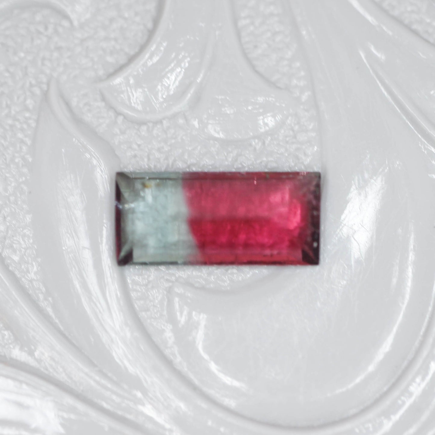 バイカラートルマリン 0.56ct スクエアカット 7.5mm×3.4mm×2.3mm【MJ3137】