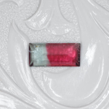 バイカラートルマリン 0.56ct スクエアカット 7.5mm×3.4mm×2.3mm【MJ3137】