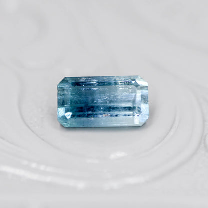 バイカラートルマリン 0.72ct エメラルドカット 6.7mm×3.7mm×3.0mm【MJ3138】