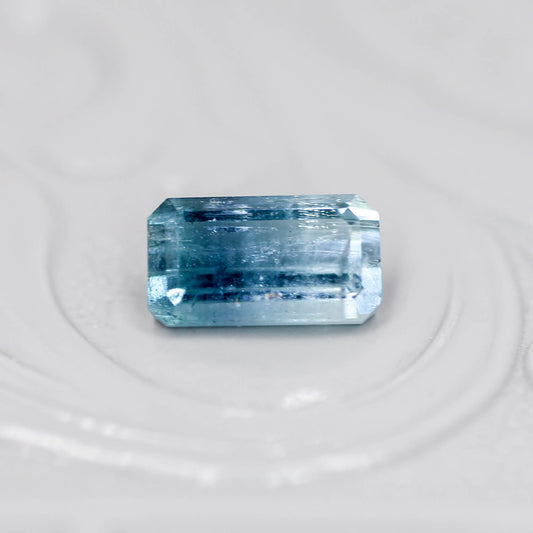 バイカラートルマリン 0.72ct エメラルドカット 6.7mm×3.7mm×3.0mm【MJ3138】