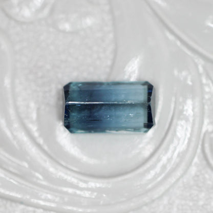 バイカラートルマリン 0.72ct エメラルドカット 6.7mm×3.7mm×3.0mm【MJ3138】