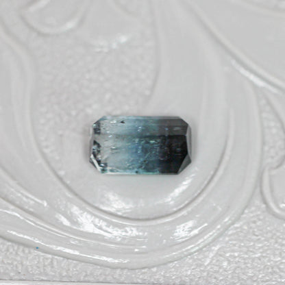 バイカラートルマリン 0.58ct エメラルドカット 6.0mm×3.5mm×3.0mm【MJ3139】